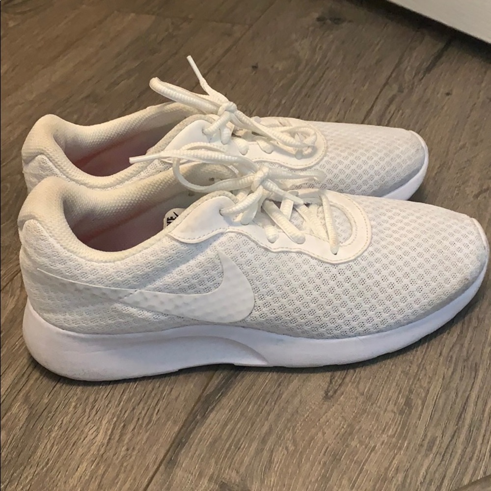 White nike shoes